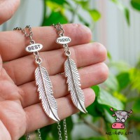 Кулон для двоих друзей "Best Friends. Перо сойки" Цена за набор